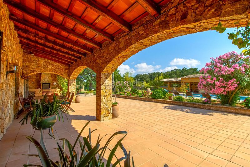 Foto f8ec9b37-498d-4734-922a-40428c4f1b02. Masia amb calefacció piscina a Cabanyes-Mas Ambrós-Mas Pallí Calonge