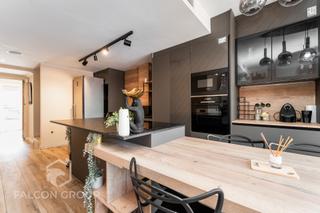 Dplex  Carrer ngel guimer. Descubre este increble tico dplex, a menos de 5 minutos de ma