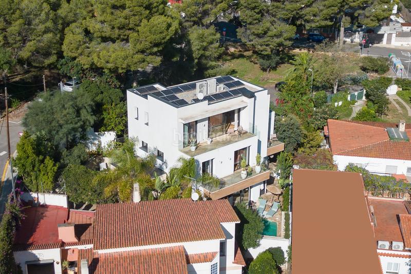 Foto 294a478c-c93b-4695-bc69-a7b86355bd52. Chalet with fireplace heating parking pool in Bellamar Castelldefels