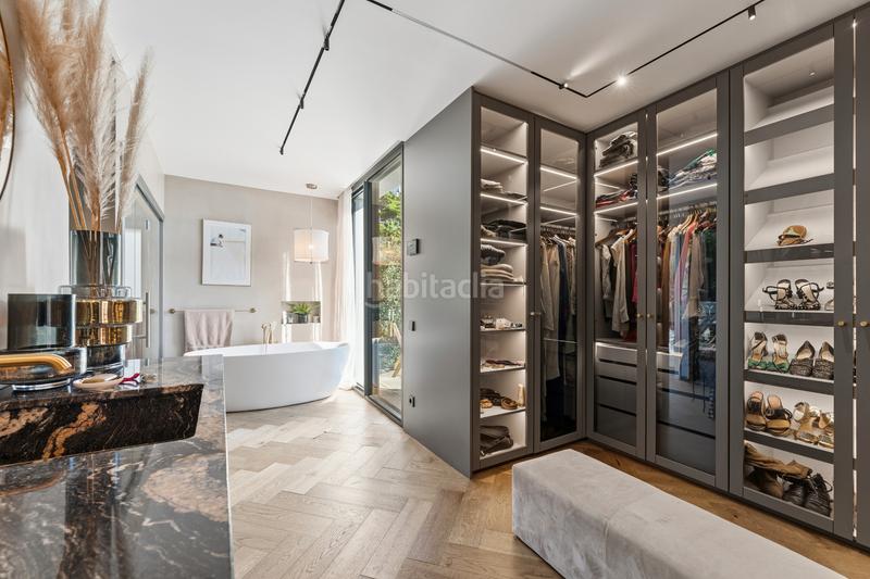 Foto 48aa85d9-3341-4f62-a1aa-4a550eb09b90. Chalet with fireplace heating parking pool in Bellamar Castelldefels