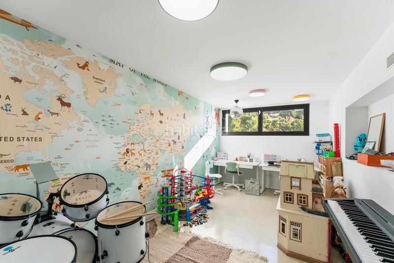 Foto 48c27a5e-4359-49ce-b21a-11b9db598313. Chalet with fireplace heating parking pool in Bellamar Castelldefels