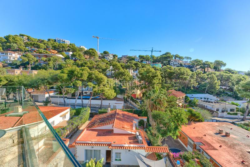 Foto 4fcc70d1-f287-4a27-b66b-bd16c7be1293. Chalet with fireplace heating parking pool in Bellamar Castelldefels