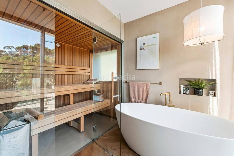 Foto c1402928-6b2e-4f0c-800c-9c97a9a125c2. Chalet with fireplace heating parking pool in Bellamar Castelldefels