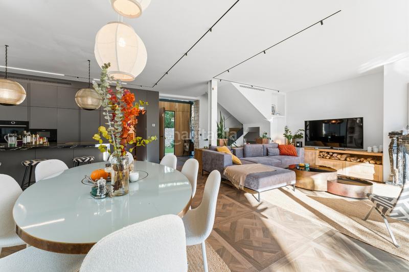 Foto e52fa26a-67ad-4296-851c-e33fcd4130ad. Chalet with fireplace heating parking pool in Bellamar Castelldefels