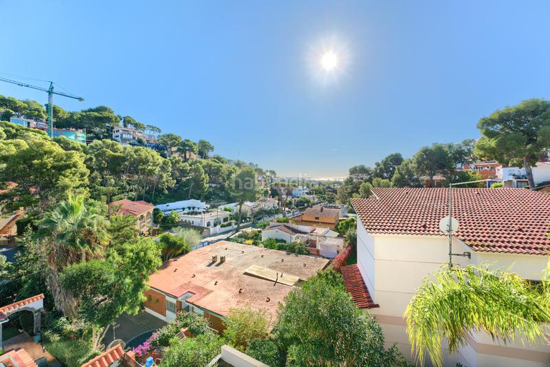 Foto e6af679b-4a6e-4a0e-97cb-f44a832633d5. Chalet with fireplace heating parking pool in Bellamar Castelldefels