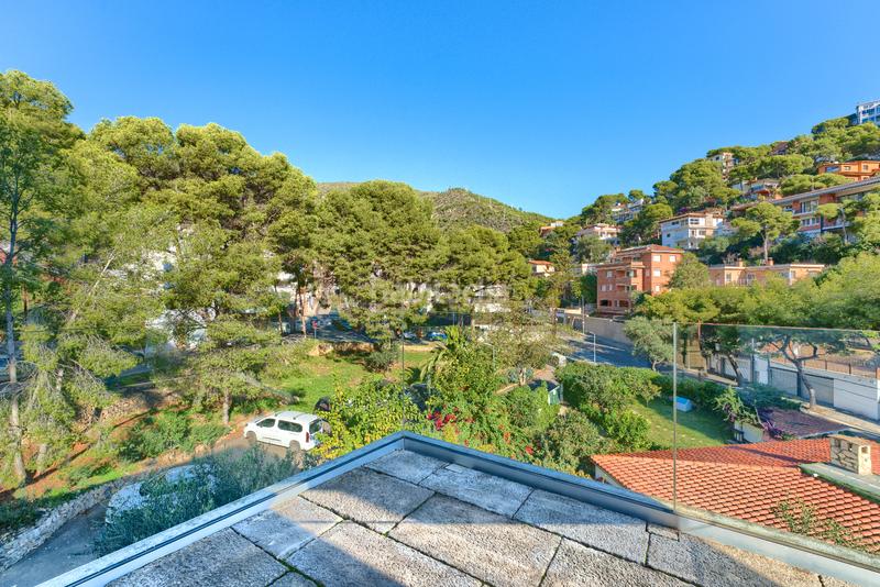 Foto fd8fb802-71df-464d-b4e9-0ac984199953. Chalet with fireplace heating parking pool in Bellamar Castelldefels