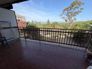 Miete Etagenwohnung  Carrer d'amàlia soler. Grup terranova presenta este magnífico piso en alquiler en el co