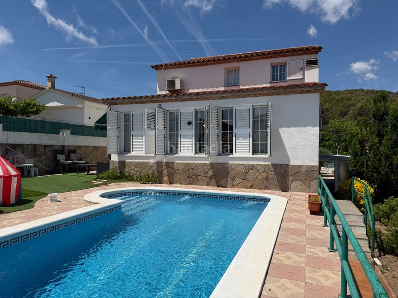 Foto aa204d36-4c72-419a-9527-908f2914b254. Casa amb xemeneia calefacció aparcament piscina a Canyelles