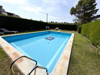Mas à Mediona. Luminosa casa de estilo rústico con jardín, piscina y garaje