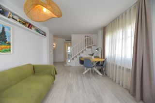 Duplex  Carrer mercè amell. Ático dúplex reformado con terraza privada y vistas despejadas e