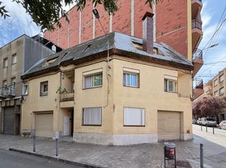 Casa adossada a Les Clotes. Casa de 283 m² con garaje, local y amplios espacios en vilafranc