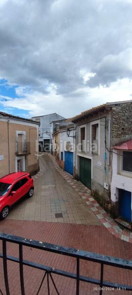 Foto bb997153-3dd0-4890-b7e3-660065e7837f. Masia amb aparcament a Palomero