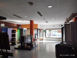 Alquiler Local Comercial  Sor valentina mirón. Se alquila fabuloso local en estupenda ubicacion con dos entrada