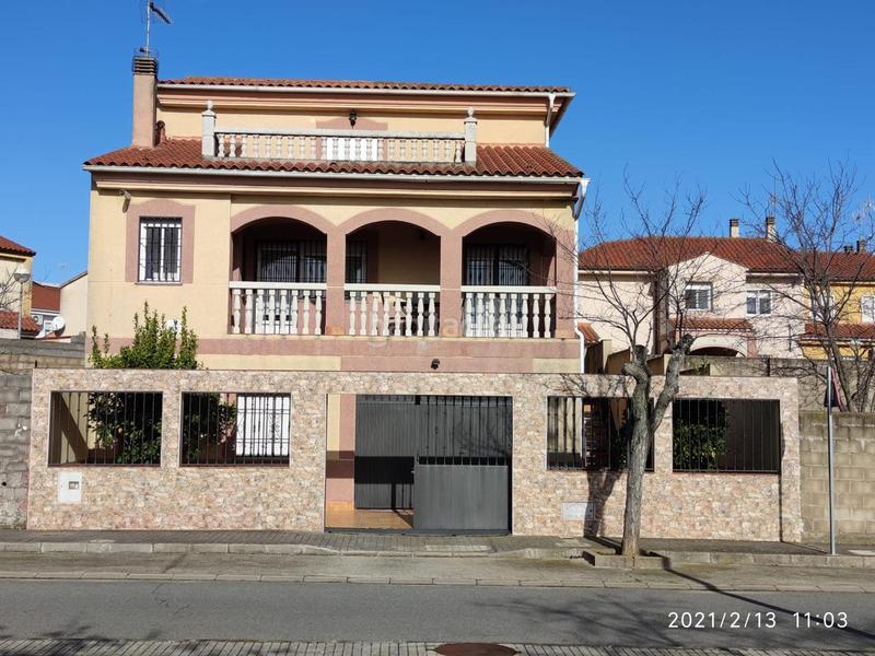 Foto b3071192-7c7f-487b-8c62-637b6908edc5. Haus mit parking in Malpartida de Plasencia