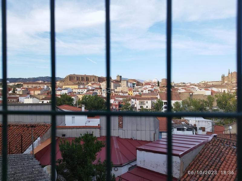 Foto 9636d597-38d5-4d93-8a45-b05b01f64402. Casa  con patio y terraza en Zona Sur - Av. De España - San Miguel Plasencia