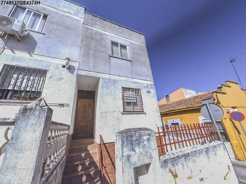 Foto e7f2896c-d00b-4df8-8829-99d203c8e319. Casa chalet haciendo de esquina en Miralvalle - Av. Virgen del Puerto - La Data Plasencia