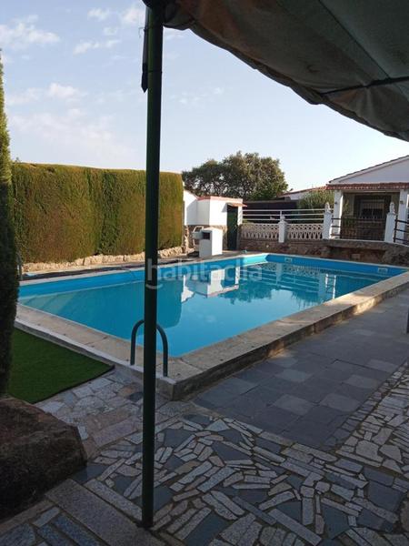 Foto 05fed271-a338-4c73-825d-569157a9b31e. Casa con parcheggio piscina in Miralvalle - Av. Virgen del Puerto - La Data Plasencia