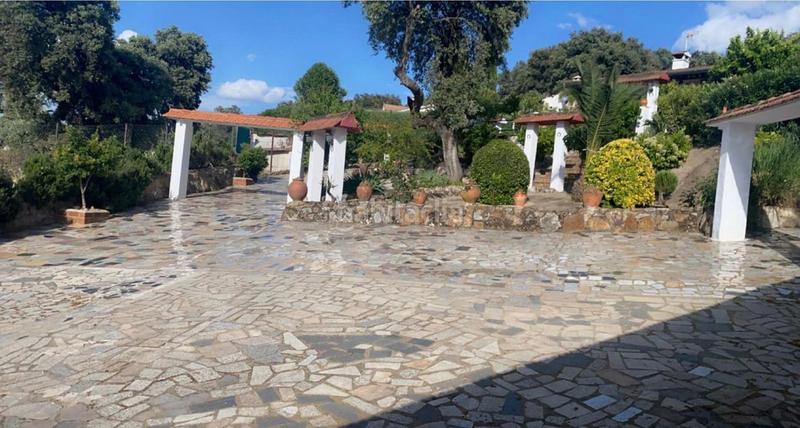 Foto 61452ebf-7bc4-4302-a175-2832c19f68fd. Casa con parcheggio piscina in Miralvalle - Av. Virgen del Puerto - La Data Plasencia