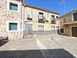 Appartement à Riolobos. Se vende vivienda y corral en villa del campo