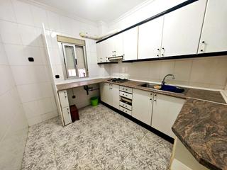 Flat  San sebastian. Un primer piso sin ascensor con comunidad economica