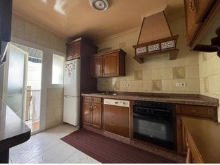 Pis  Ronda del salvador. Amplio y luminoso piso de 4 habitaciones cerca del centro
