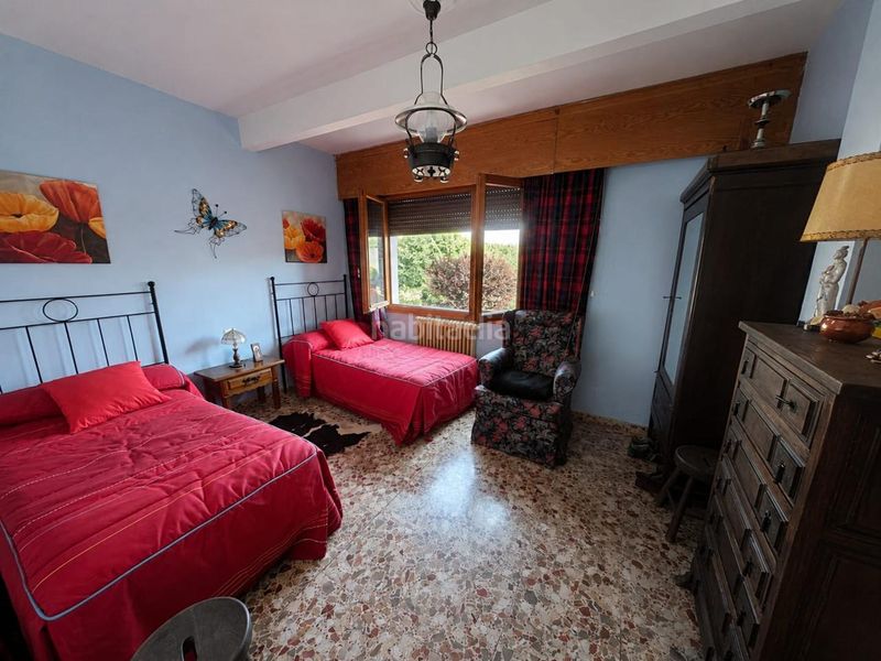 Foto 5dcad34d-cc62-4d18-ae63-a02652fe8f4c. Casa amb aparcament a Piornal