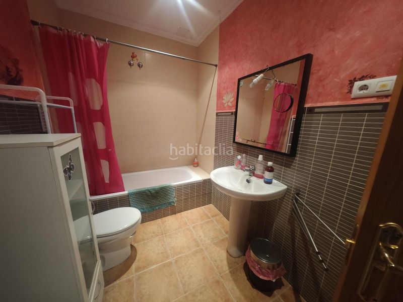 Foto 8f5e7a7c-e619-4d57-9b0c-53f7b7177834. Casa amb aparcament a Carcaboso