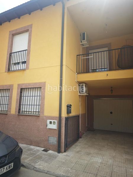 Foto d8e11c21-12a2-4ad3-95e5-7361078610f1. Casa amb aparcament a Carcaboso