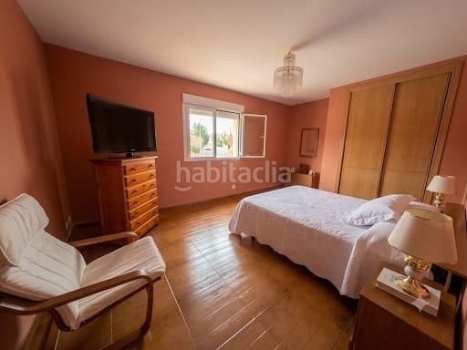 Foto 78822687-88fa-464a-83a9-a311535c111e. Casa amb aparcament a Valdeobispo