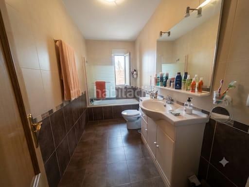 Foto c0e2cebc-a97d-437b-b98c-7a10d6914072. Casa amb aparcament a Valdeobispo