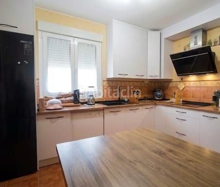 Foto be8f122f-a8af-4383-a01b-45db79a78d67. Casa amb aparcament a Zona Norte - Hospital - Urbanizaciones Plasencia