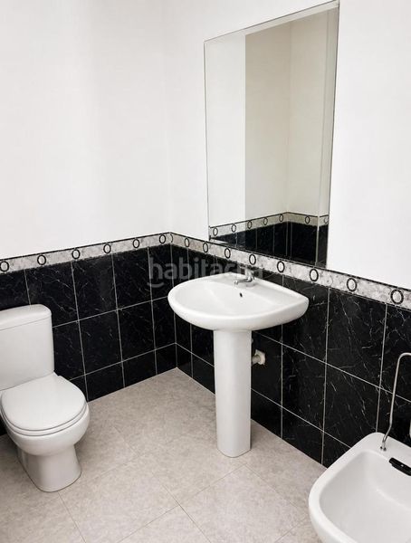 Foto 7dfe8b25-e57c-493f-814e-3f656a9ed9f0. Local comercial a Centro Ciudad Plasencia