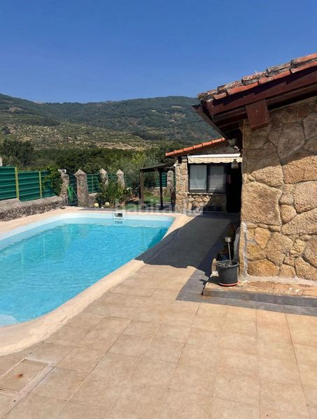 Foto 499b3a9b-984c-4b43-b3c1-0084027d7507. Masia amb aparcament piscina a Cabrero