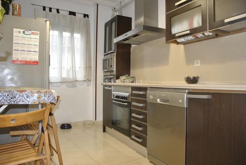 Foto ac28da11-fbb2-4d8f-923c-4cb45e430bda. Casa amb aparcament a Miralvalle - Av. Virgen del Puerto - La Data Plasencia