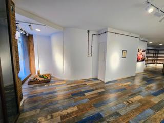 Location Local commercial  Carrer de cardona. Lloguer de local amb cuina industrial i botiga al centre!