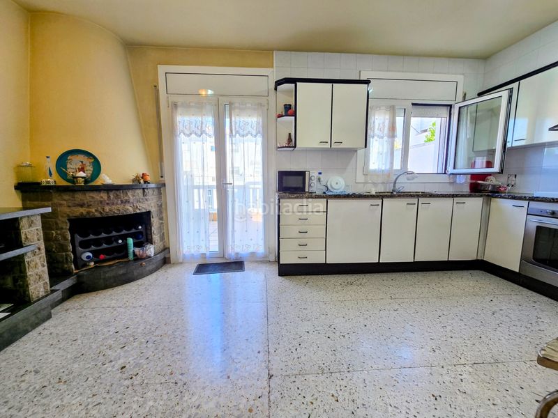 Foto 37709038-5154-4c78-85b7-5c0a9c0448d8. Casa adossada amb xemeneia calefacció aparcament a Manlleu