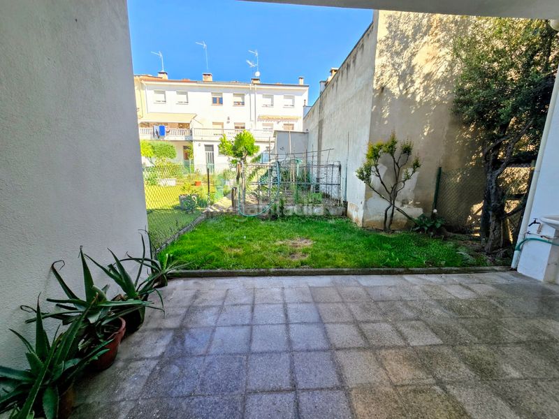 Foto 50d2ee4b-ecaf-45b7-bd79-bfcfc0b928f8. Casa adossada amb xemeneia calefacció aparcament a Manlleu