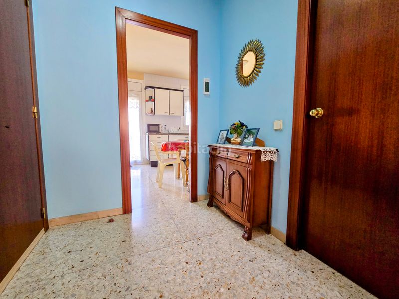 Foto 729c021f-e14b-4ce1-8f4b-5da54c284a56. Casa adossada amb xemeneia calefacció aparcament a Manlleu
