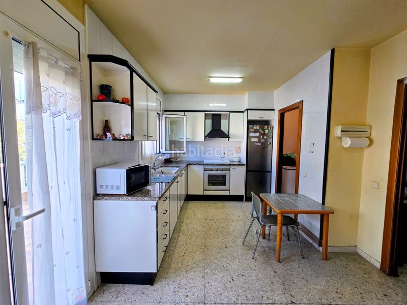Foto a234128d-5b09-48b0-b57e-f52e18452f9e. Casa adossada amb xemeneia calefacció aparcament a Manlleu
