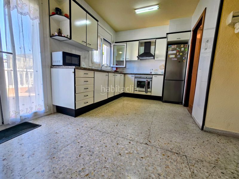 Foto a827ee86-7b6f-4bbe-8af4-8ec189098b07. Casa adossada amb xemeneia calefacció aparcament a Manlleu