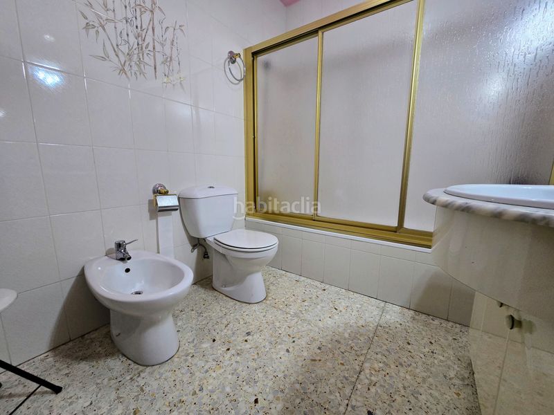 Foto d77b0798-5009-4800-8487-6745bef06dda. Casa adossada amb xemeneia calefacció aparcament a Manlleu