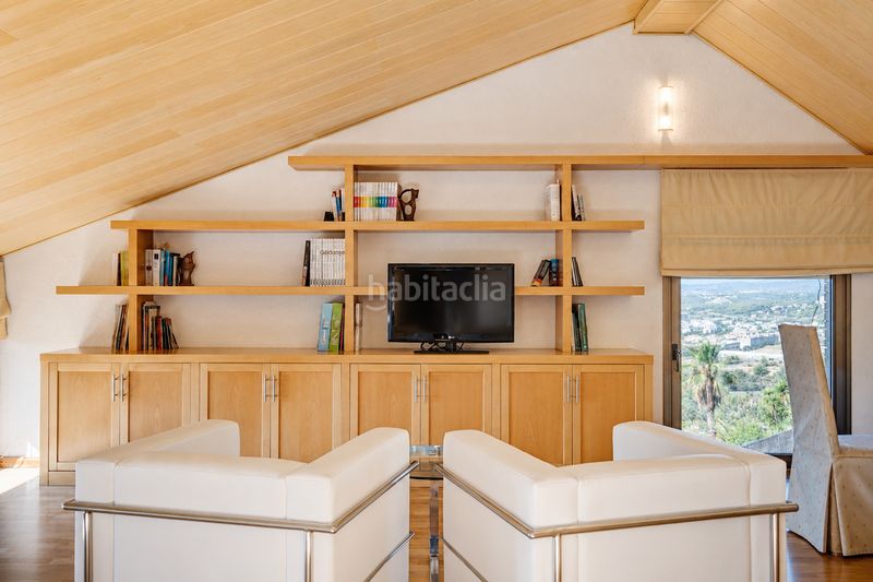 Foto b19d6d9d-c77a-4d5f-a1a6-a3febd39245d. Chalet con camino riscaldamento parcheggio piscina in Sitges