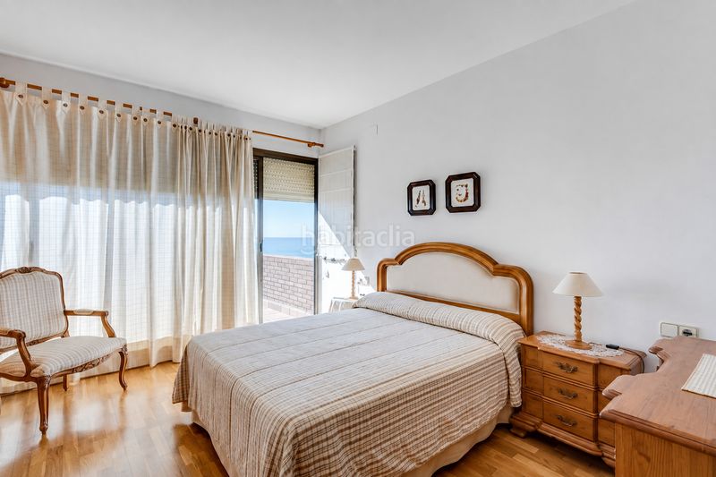 Foto bbdae4ac-1822-438d-a5b4-af622286c795. Chalet con camino riscaldamento parcheggio piscina in Sitges