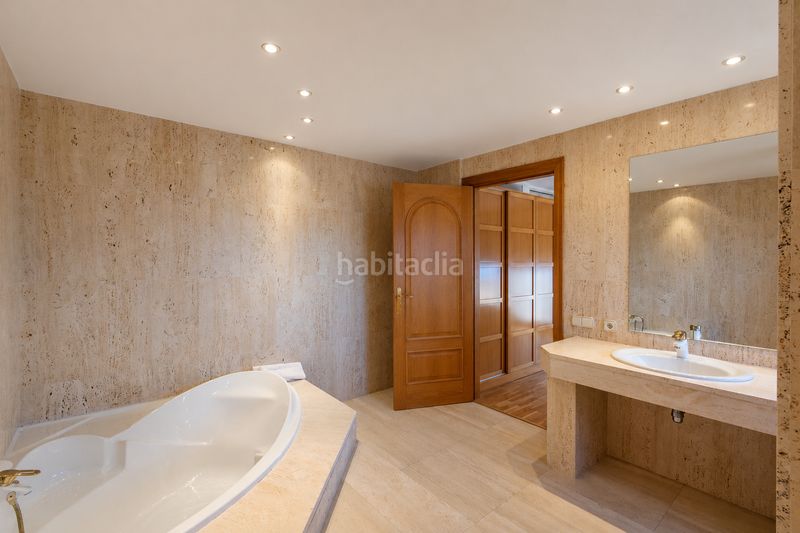 Foto f192a894-bfca-408a-aa3f-c528e930d1ad. Chalet con camino riscaldamento parcheggio piscina in Sitges