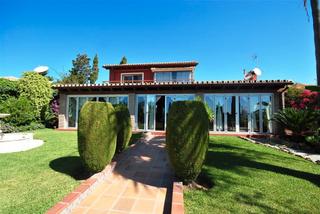 Chalet  Urbanización los naranjos de marbella 399. Se vende impresionante  villa en urbanización nueva andalucía ma