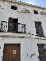 Semi detached house in Calle roman talero 36. Gran casa en venta en repilado a reformar