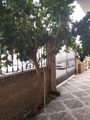 Chalet in Las Almenas. Impresionante casa  en venta en tomares