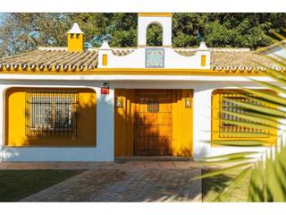 Chalet in Sanlúcar la Mayor. Venta de impresionante villa en sanlúcar la mayor