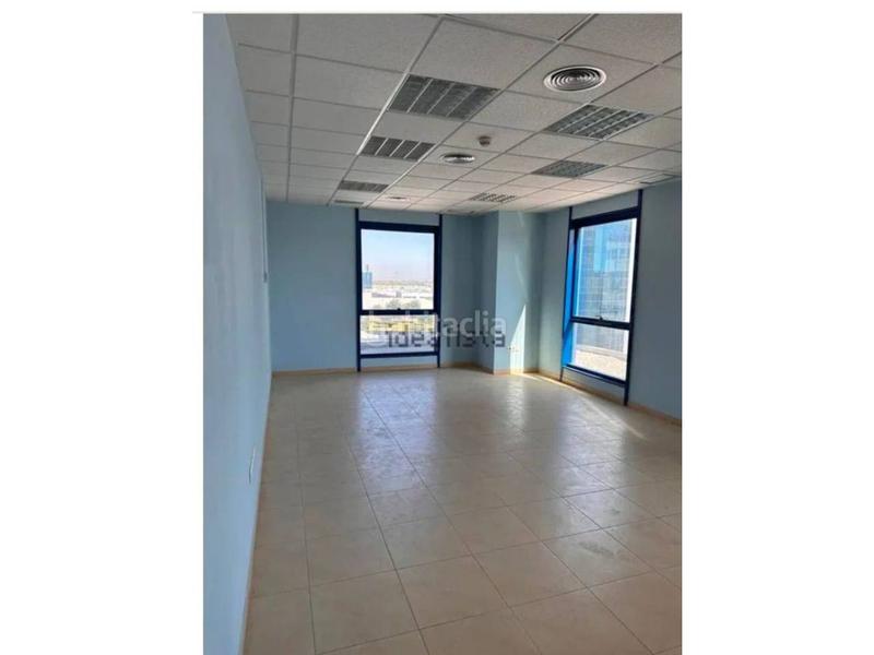 Foto eb1a0405-e0d9-4f47-b970-6d1a15b15a98. Bureau avec chauffage parking dans San Jerónimo - La Bachillera Sevilla