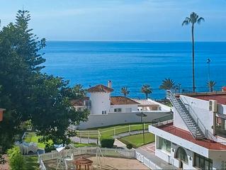 Pis  Avenida carvajal. ? encantador apartamento reformado con vistas al mar en fuengiro